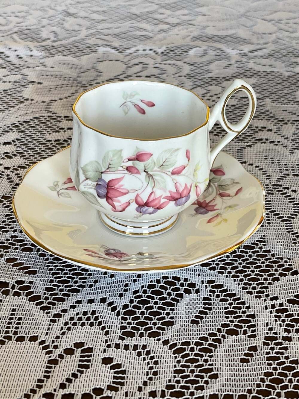 Queens Fine Bone China Hybrid Fuchsia 11